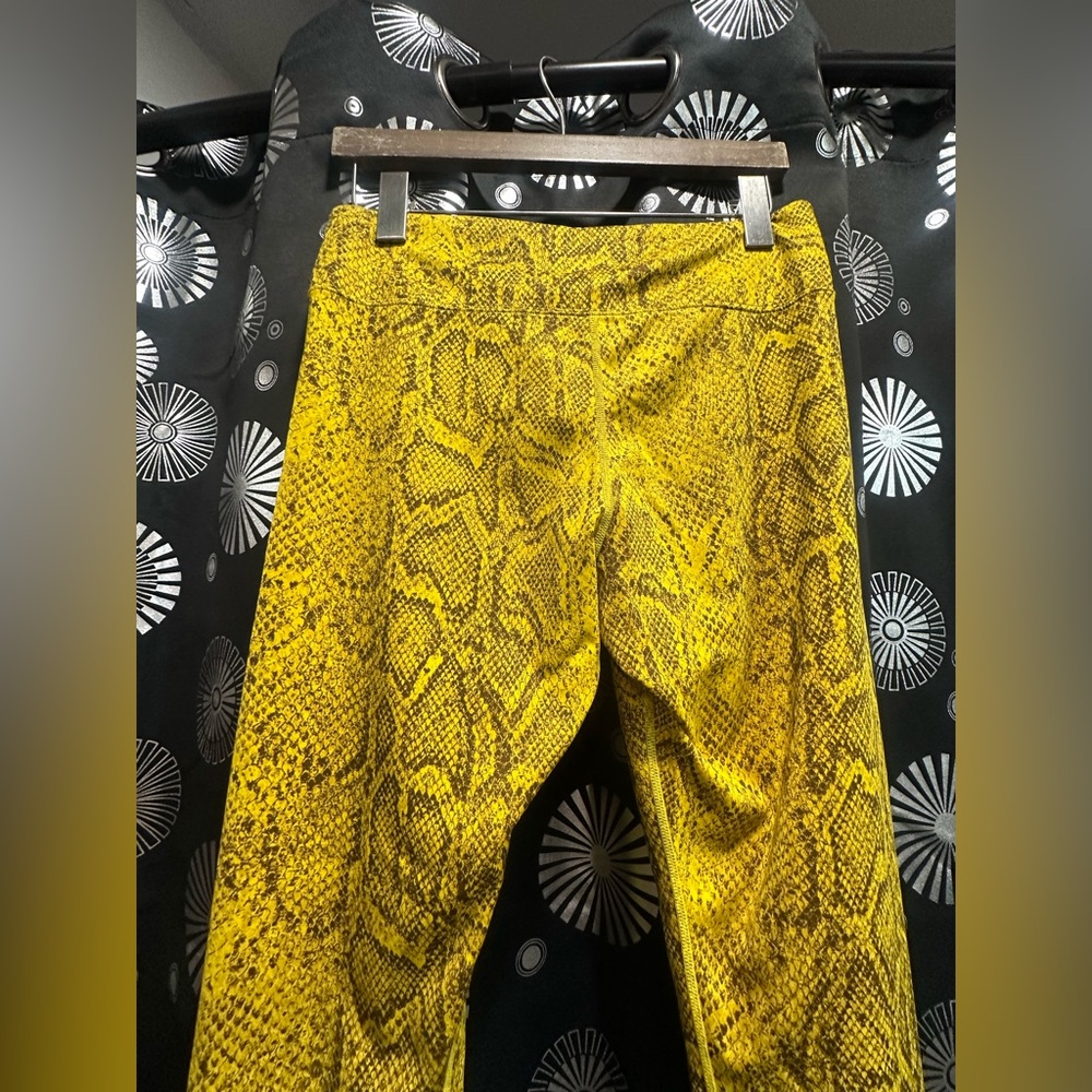 NIKE Python Legging in Speed Yellow. Like new - image 11